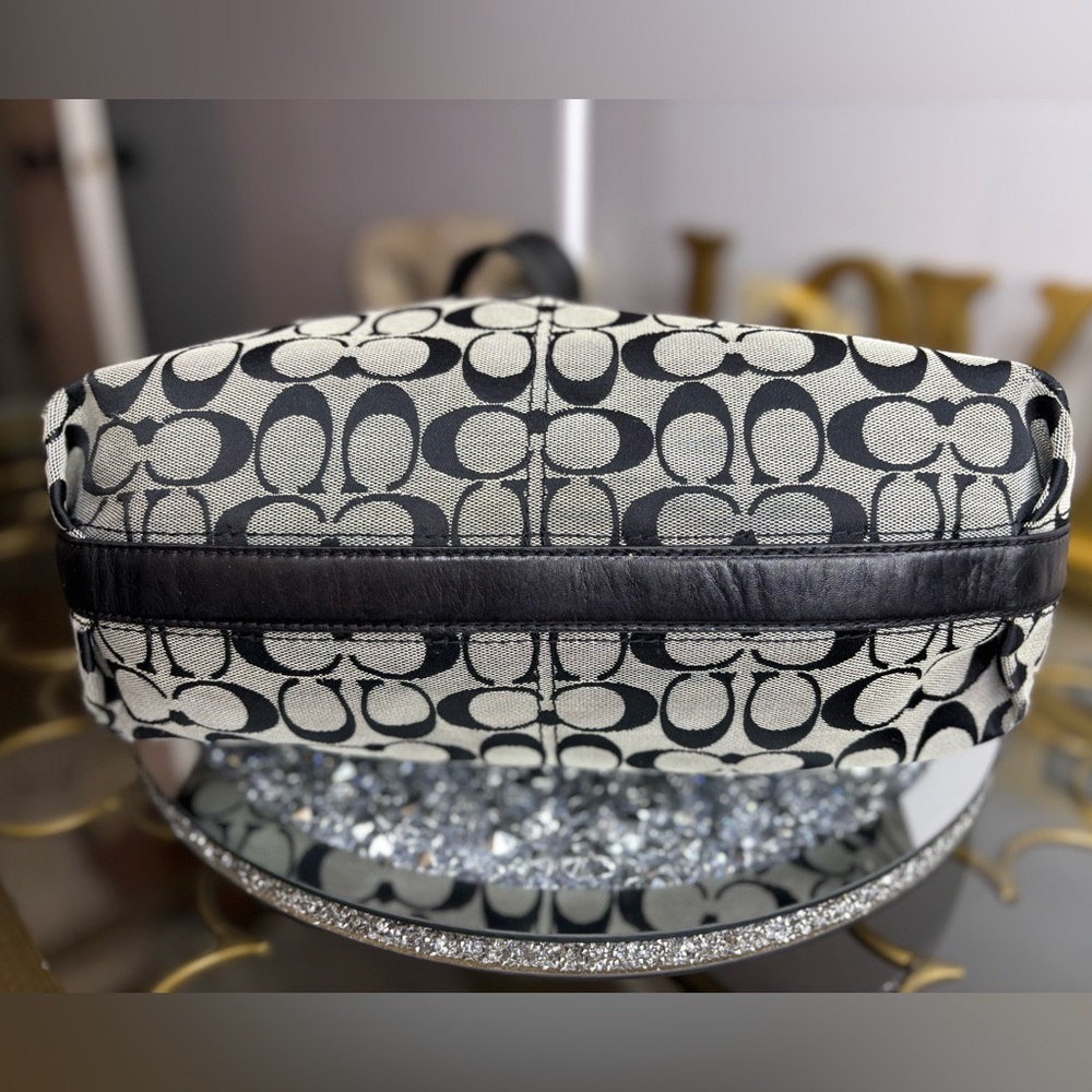 Coach 2011 Penelope hobo shoulder bag GUC - Picture 12 of 16